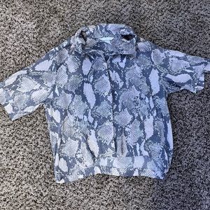 H&M snake print cropped collard button up